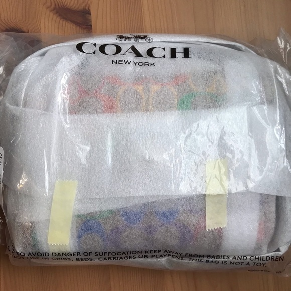 🌈 Coach Kip Turnlock Crossbody In Rainbow Signature Canvas ❤️ - Picture 14 of 15